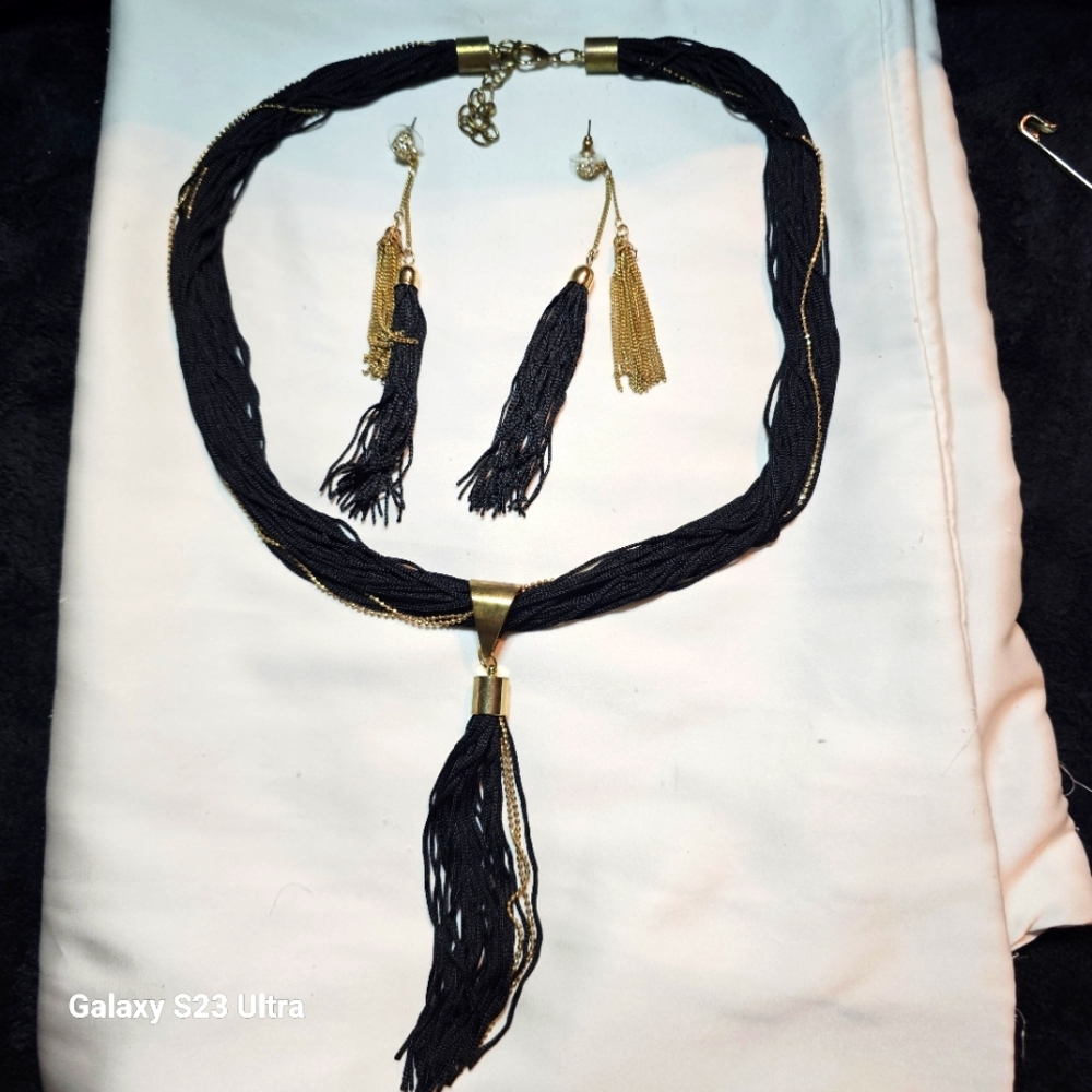Elegant Black and Gold Tassle Jewelry Set